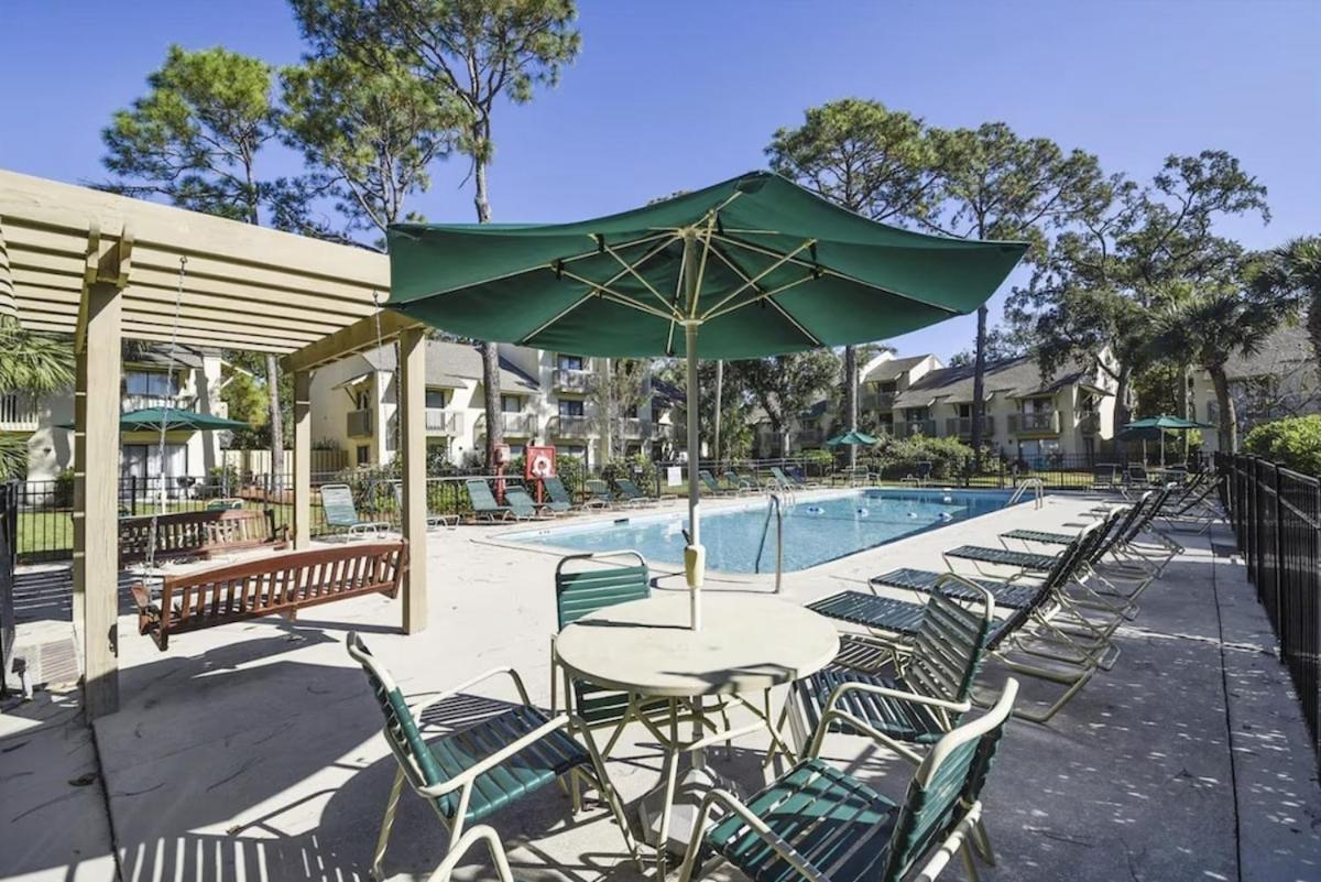 Coastal 2bdrm Stay, Pool Access, Walk To Villa *