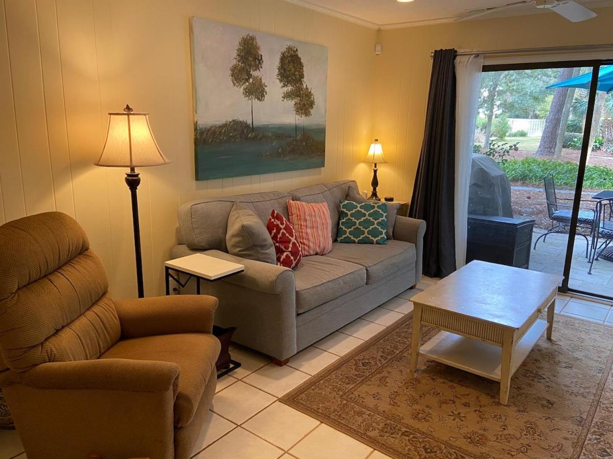 Coastal 2bdrm Stay, Pool Access, Walk To *
