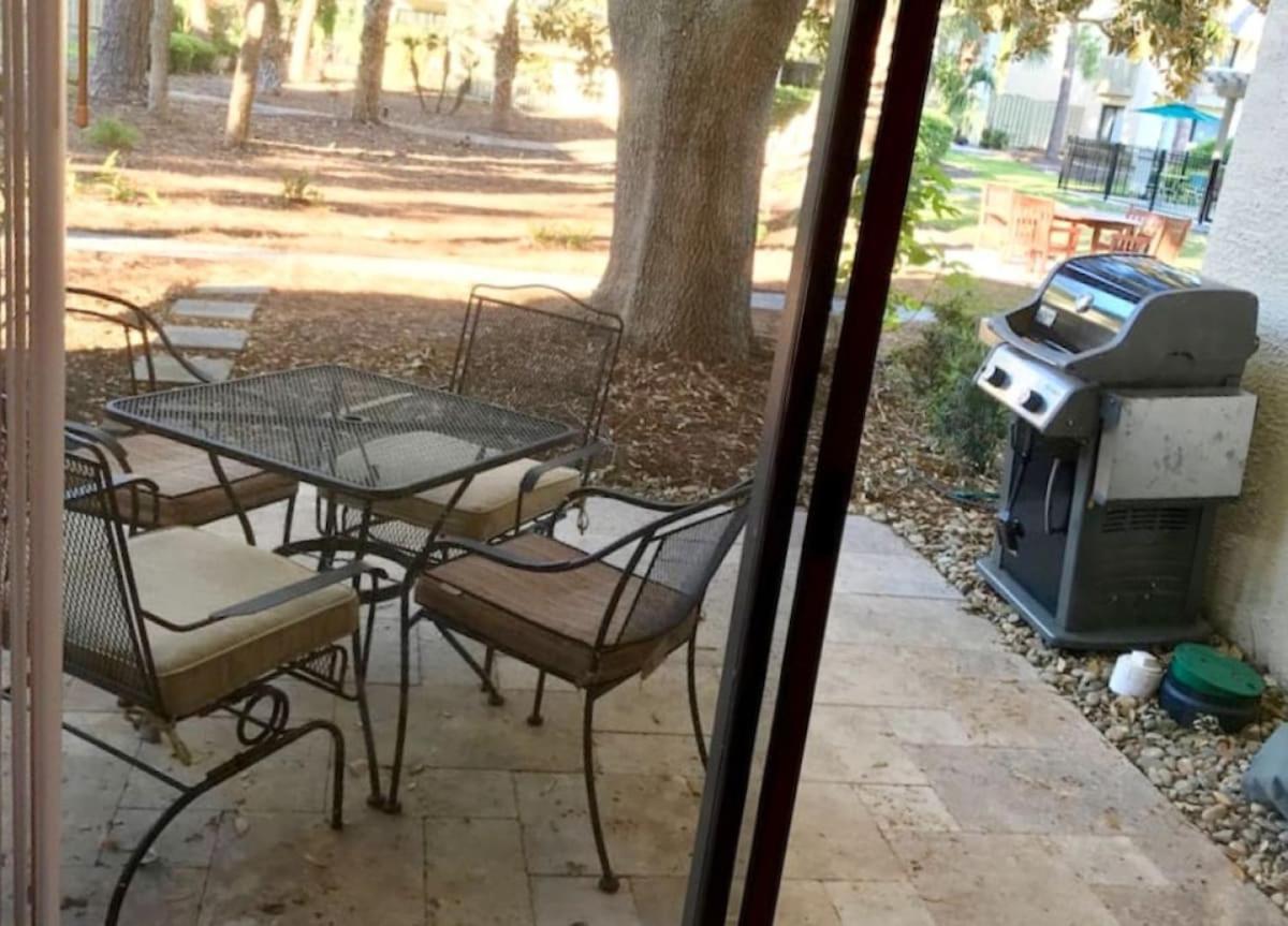 Coastal 2bdrm Stay, Pool Access, Walk To