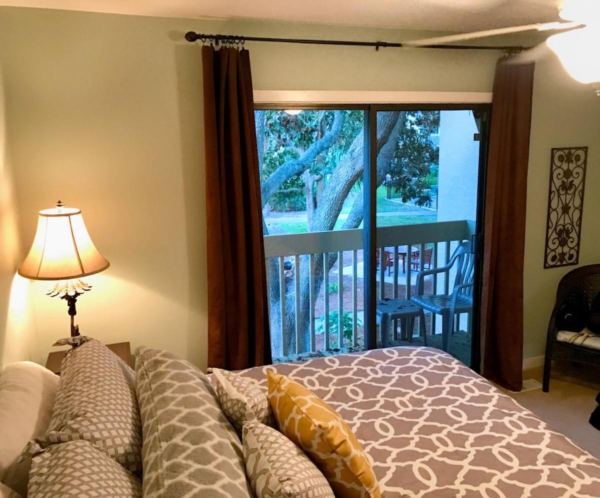 Villa Coastal 2bdrm Stay, Pool Access, Walk To