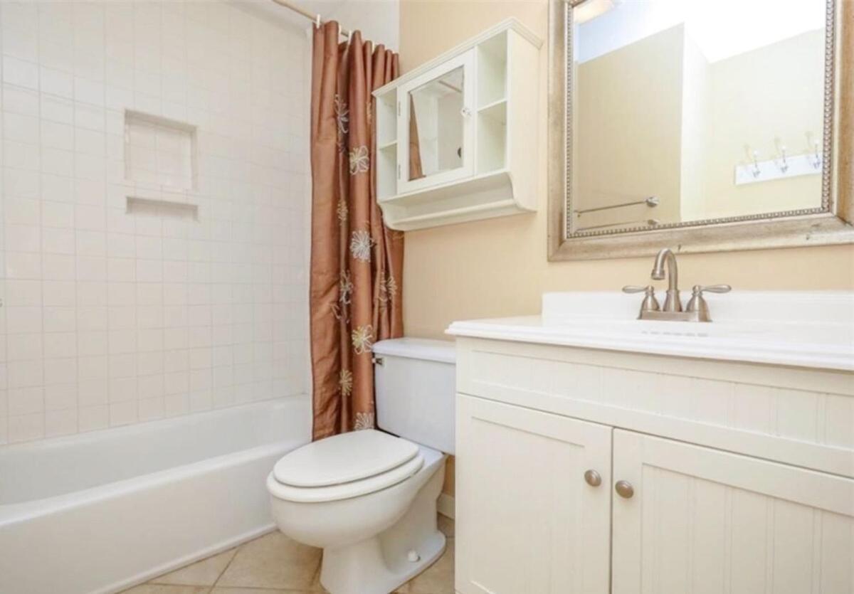 Coastal 2bdrm Stay, Pool Access, Walk To Villa *