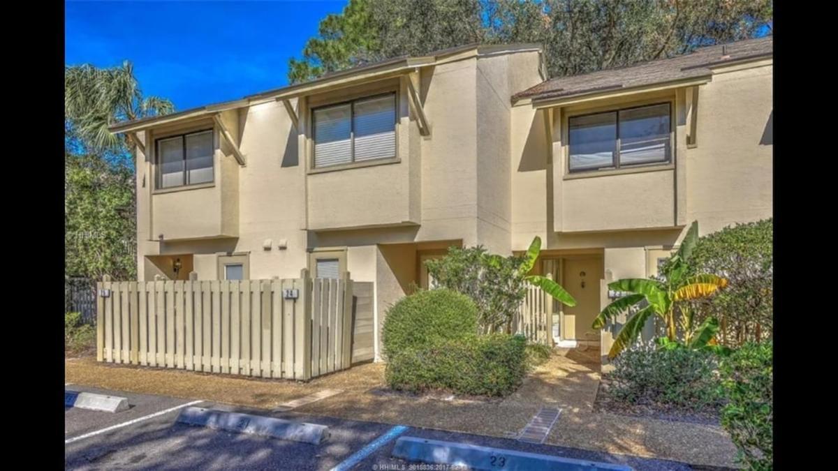 Coastal 2bdrm Stay, Pool Access, Walk To *