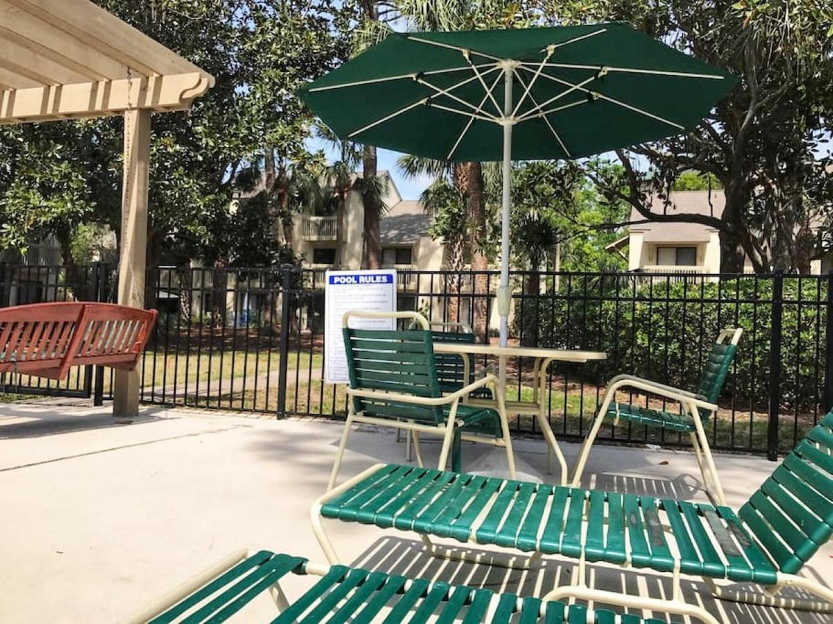 Coastal 2bdrm Stay, Pool Access, Walk To Villa