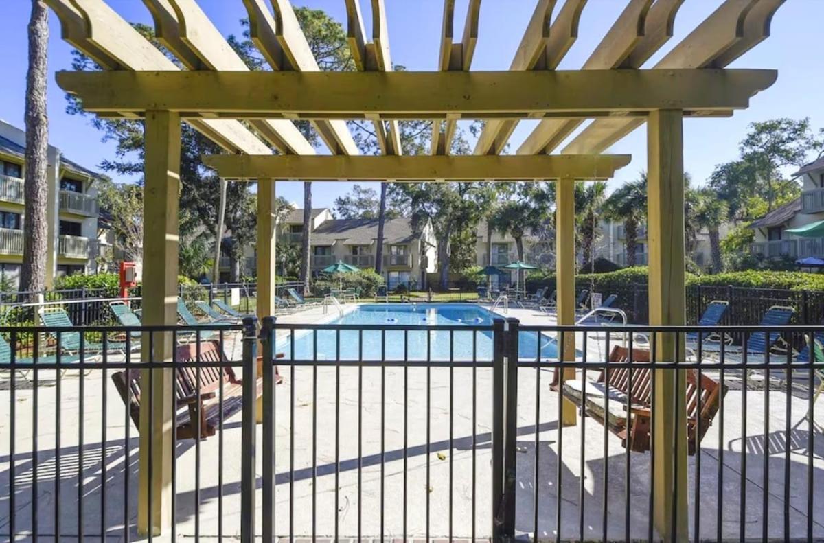 Villa Coastal 2bdrm Stay, Pool Access, Walk To