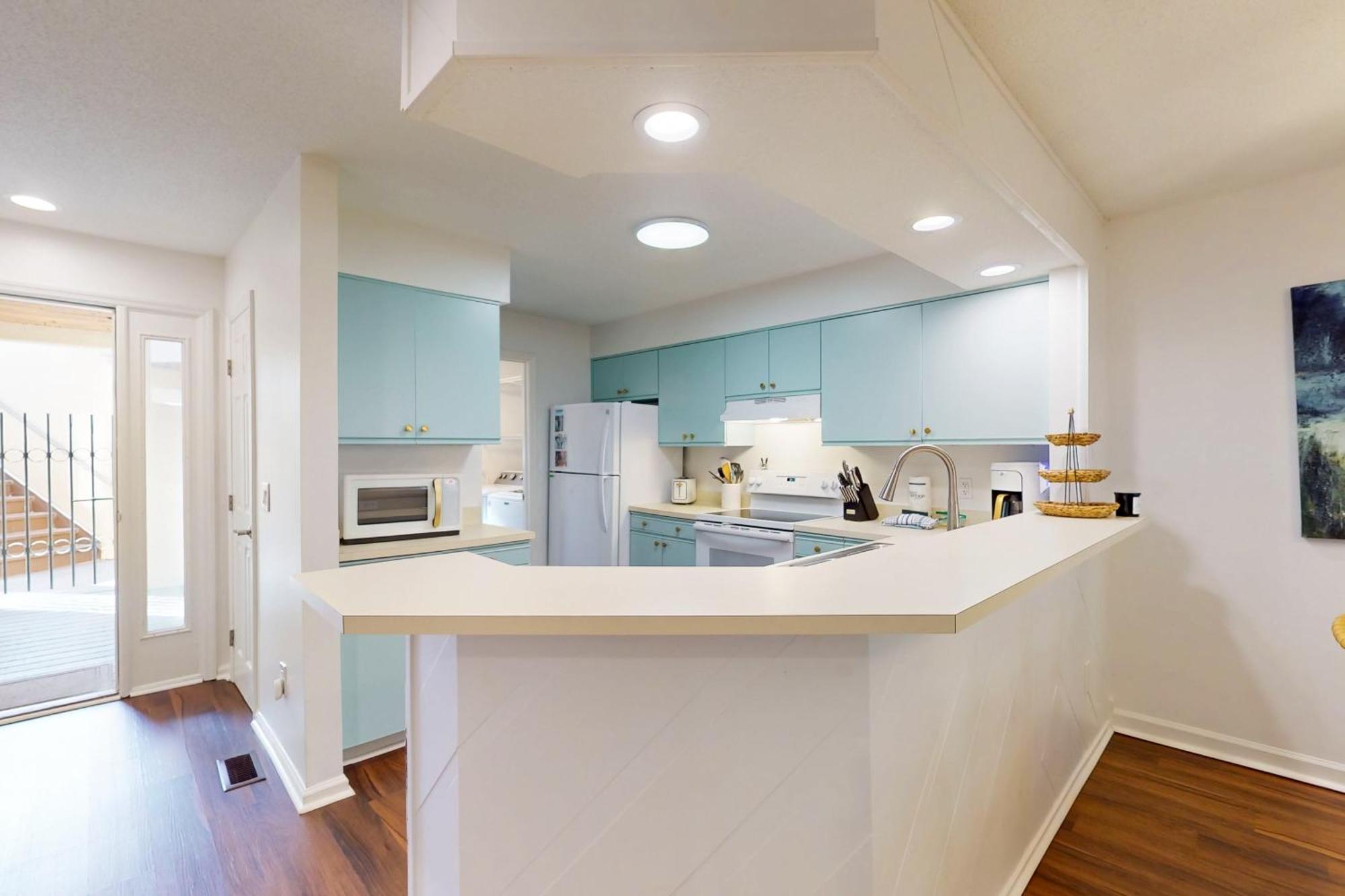 Colonnade Club 147 Apartment