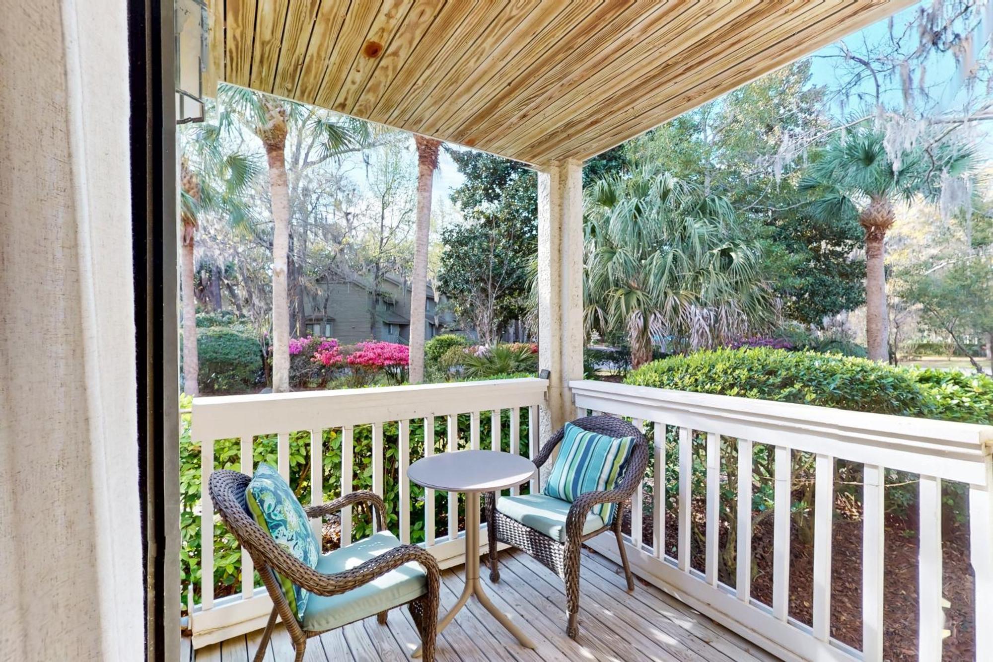 Colonnade Club 147 Apartment