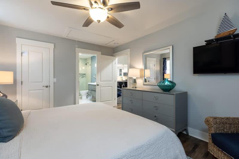 Holiday home Steps To 3 Bed 2 Bath With Private Pool