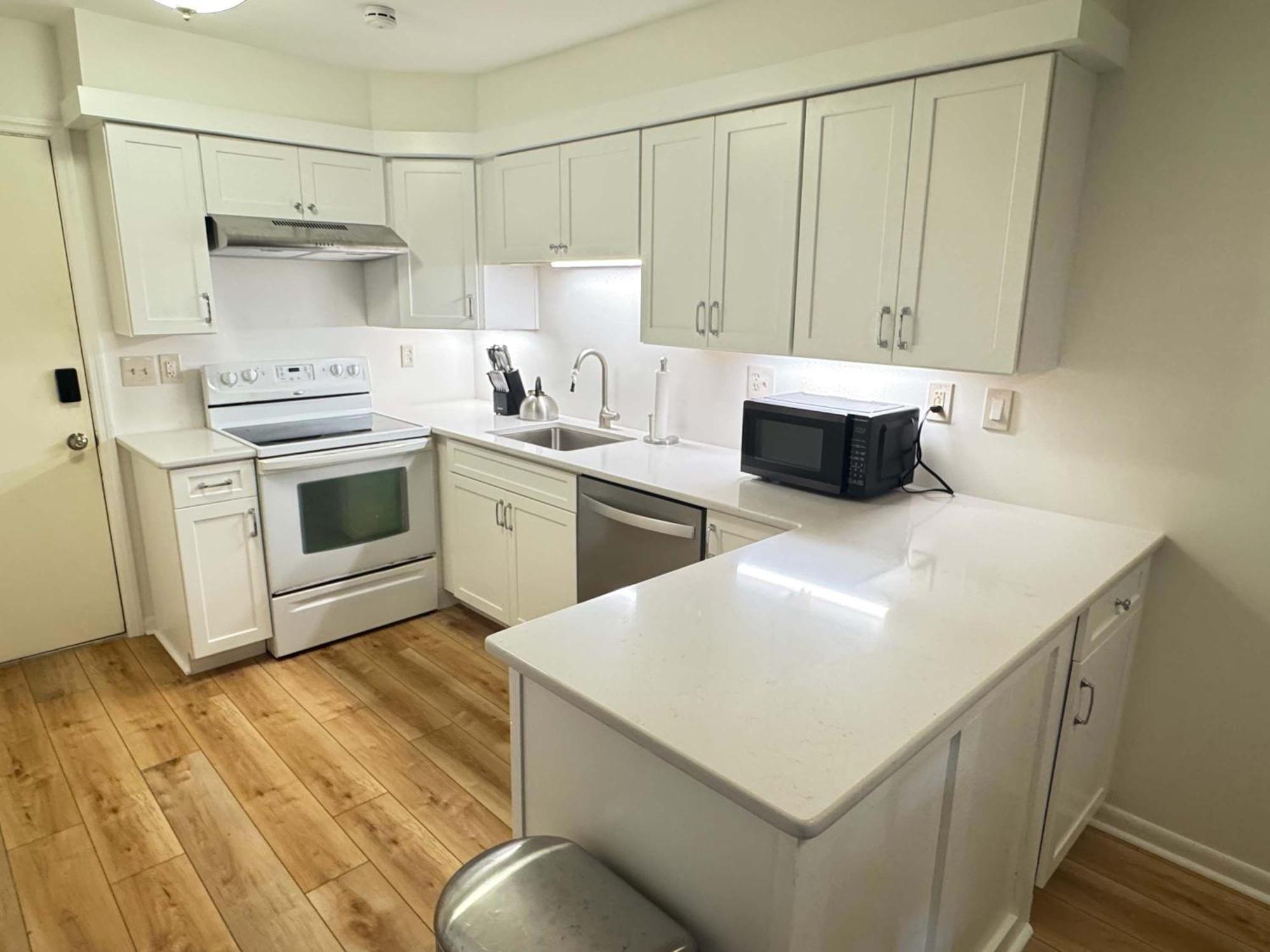 Walk To Folly Field 2 Bed 2 Bath Golf View