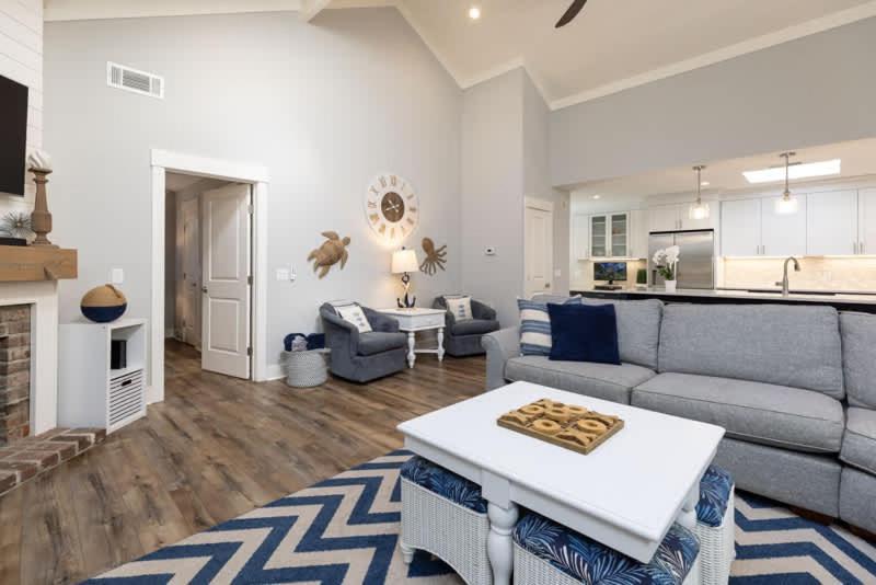 Steps To 3 Bed 2 Bath With Private Pool