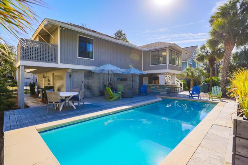 Steps To 3 Bed 2 Bath With Private Pool Holiday home