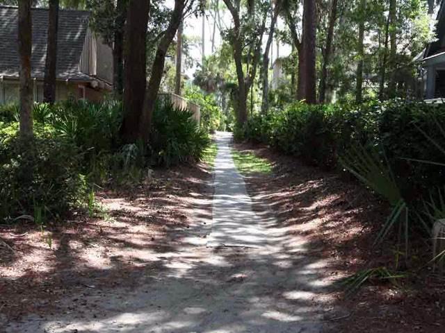 Hickory Cove 18 *