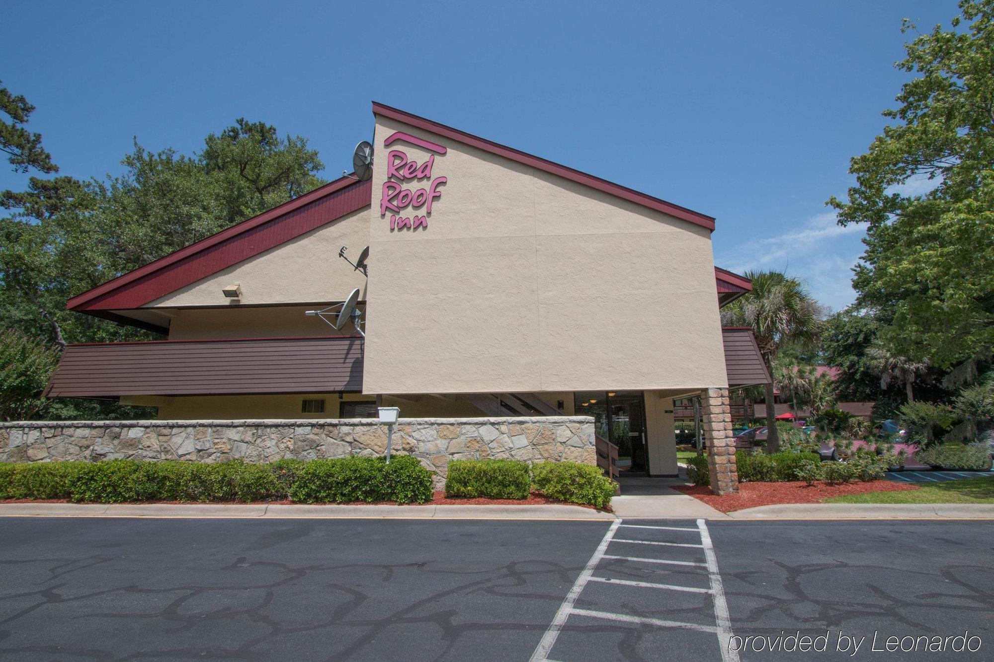 Red Roof Motel