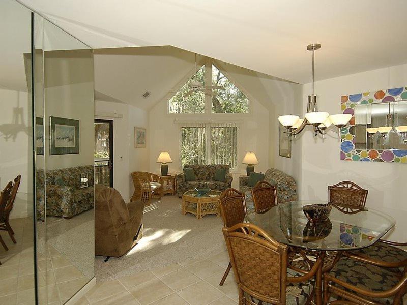 Colonnade Club 206 * Hilton Head Island