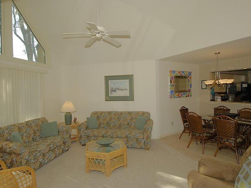 Colonnade Club 206 * Hilton Head Island