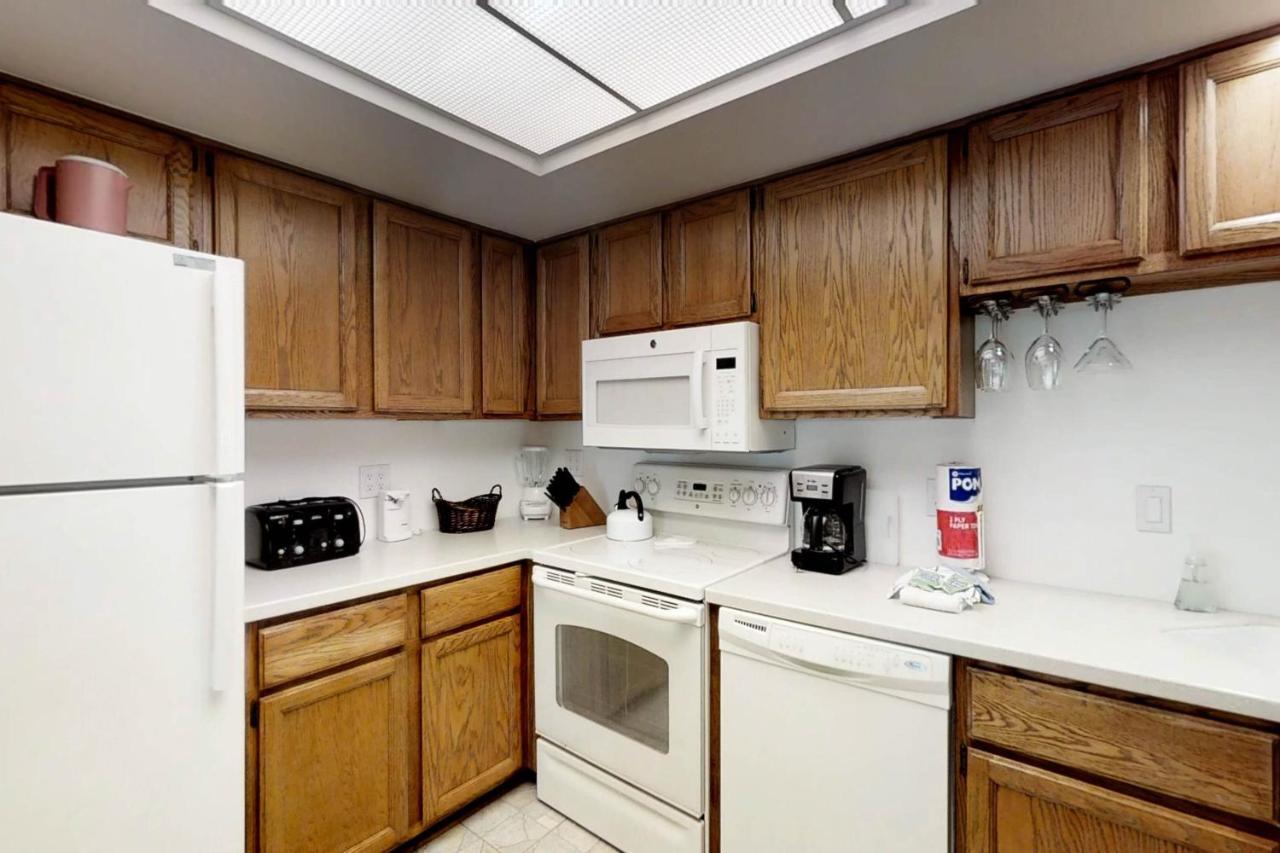 St. Andrews Common, 1976 Apartment *