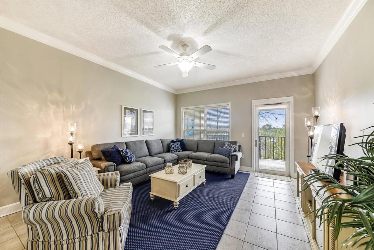 North Shore Pl 305 *