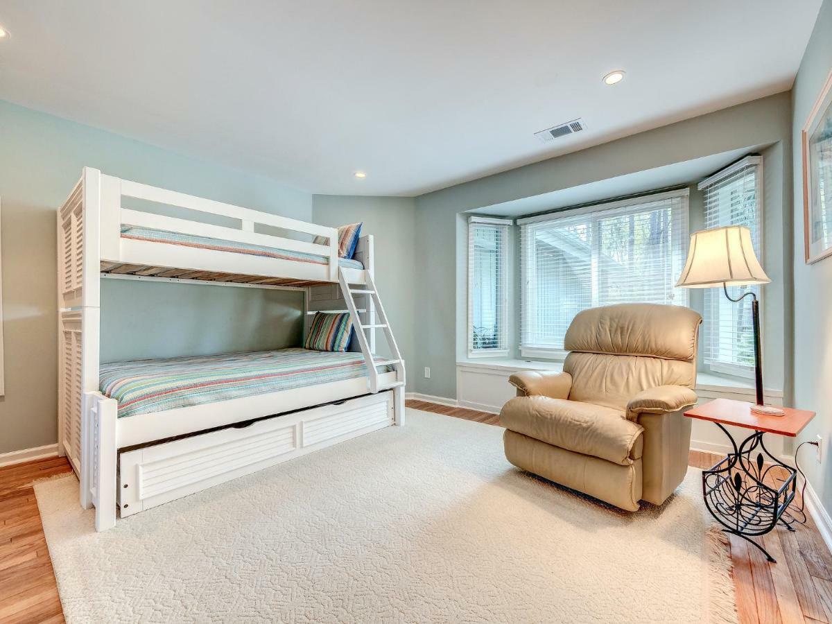 Holiday home Isle Of Pines 12, 3 Bedroom, Wifi, Fireplace, Sleeps 7, Sea Pines