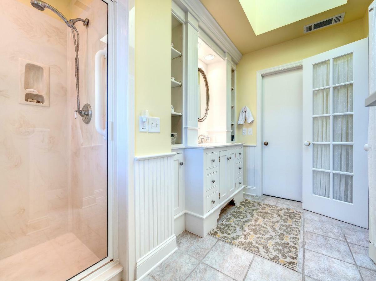 Holiday home Isle Of Pines 12, 3 Bedroom, Wifi, Fireplace, Sleeps 7, Sea Pines