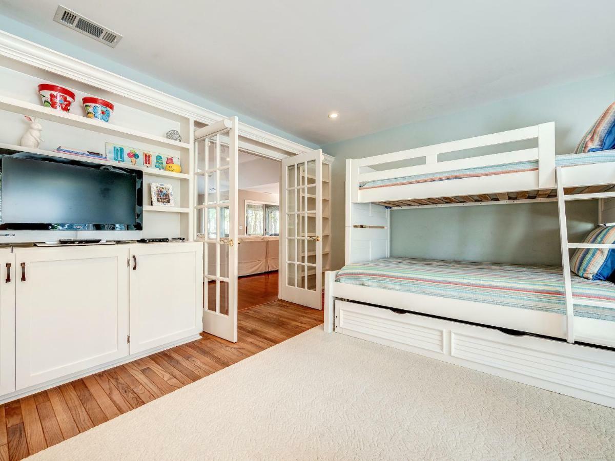Holiday home Isle Of Pines 12, 3 Bedroom, Wifi, Fireplace, Sleeps 7, Sea Pines