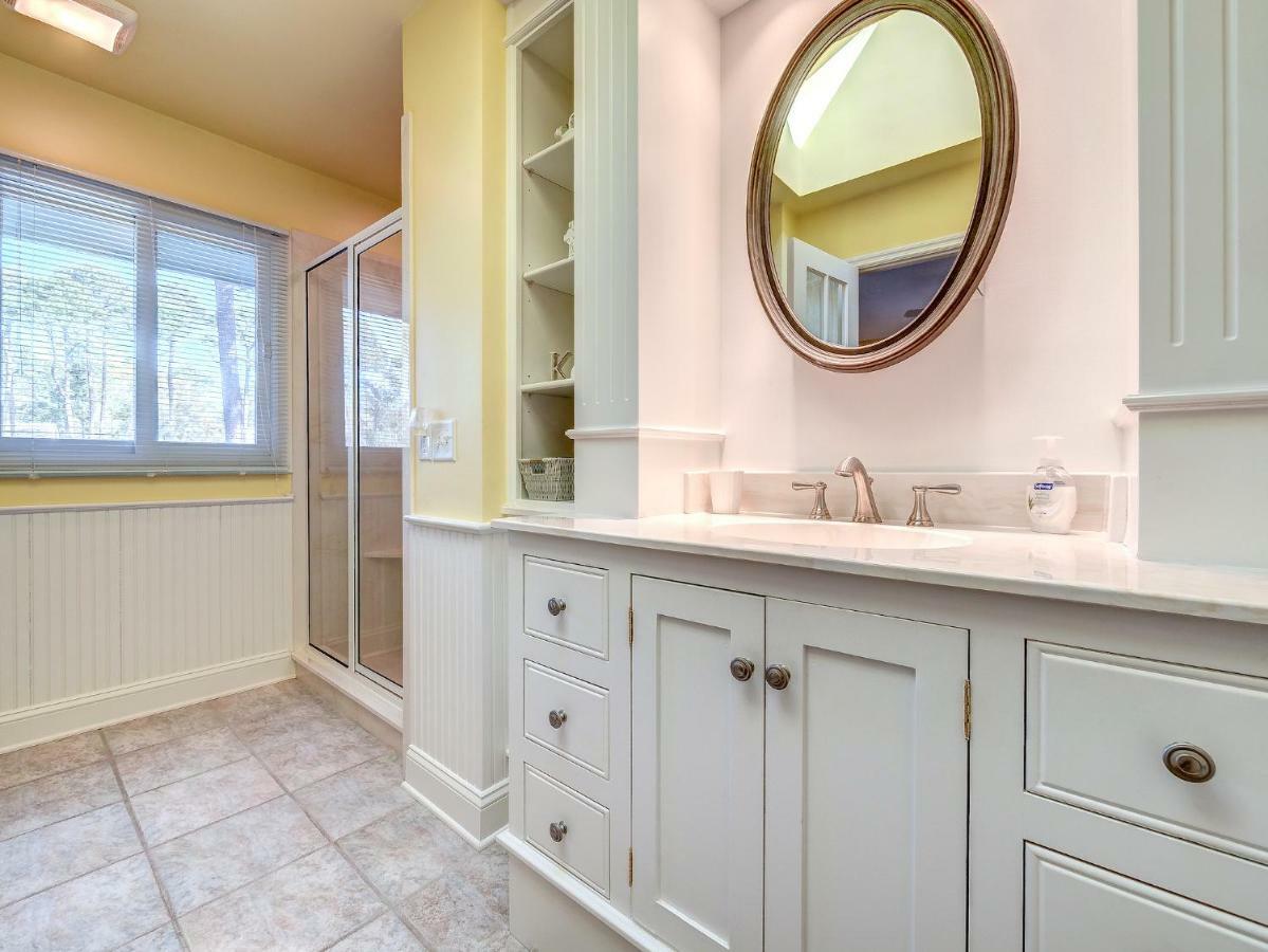 Holiday home Isle Of Pines 12, 3 Bedroom, Wifi, Fireplace, Sleeps 7, Sea Pines