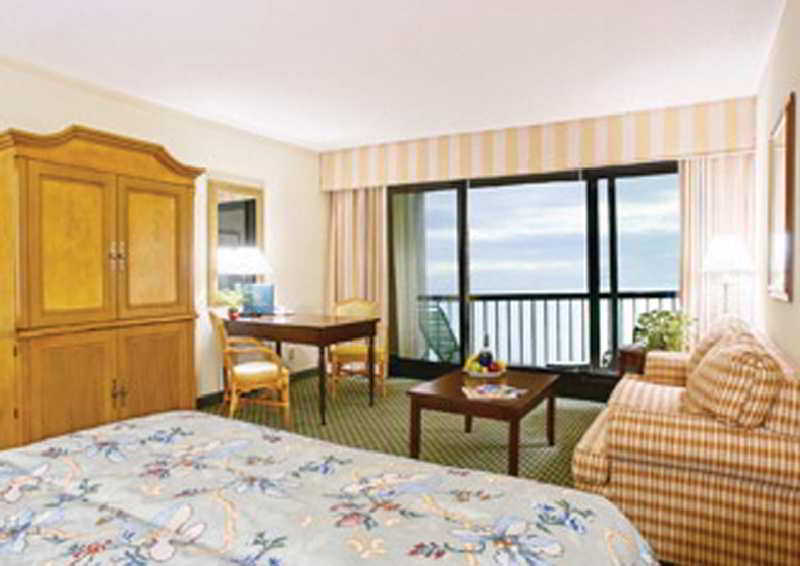 Resort Hilton Beachfront &