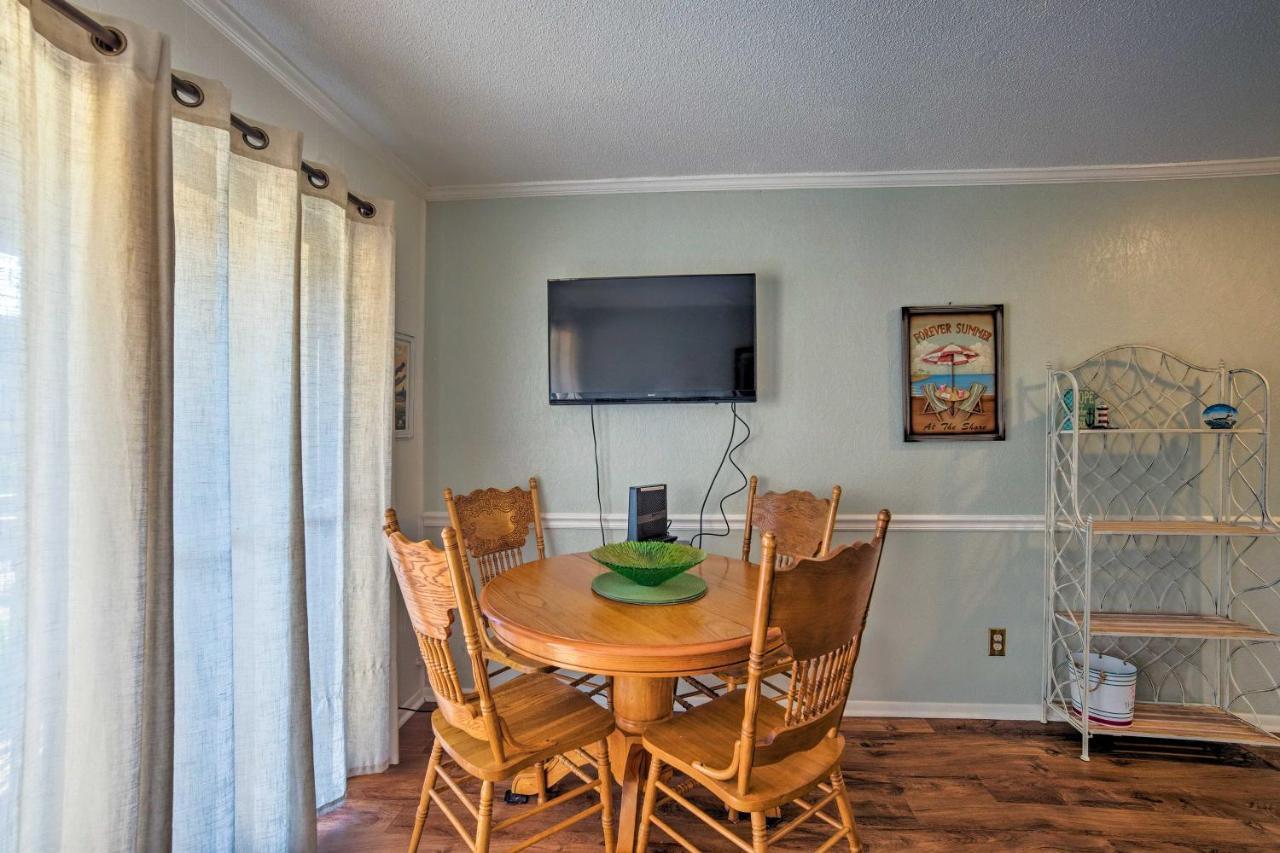 Coastal With Amenities - Steps To Beach! Apartment