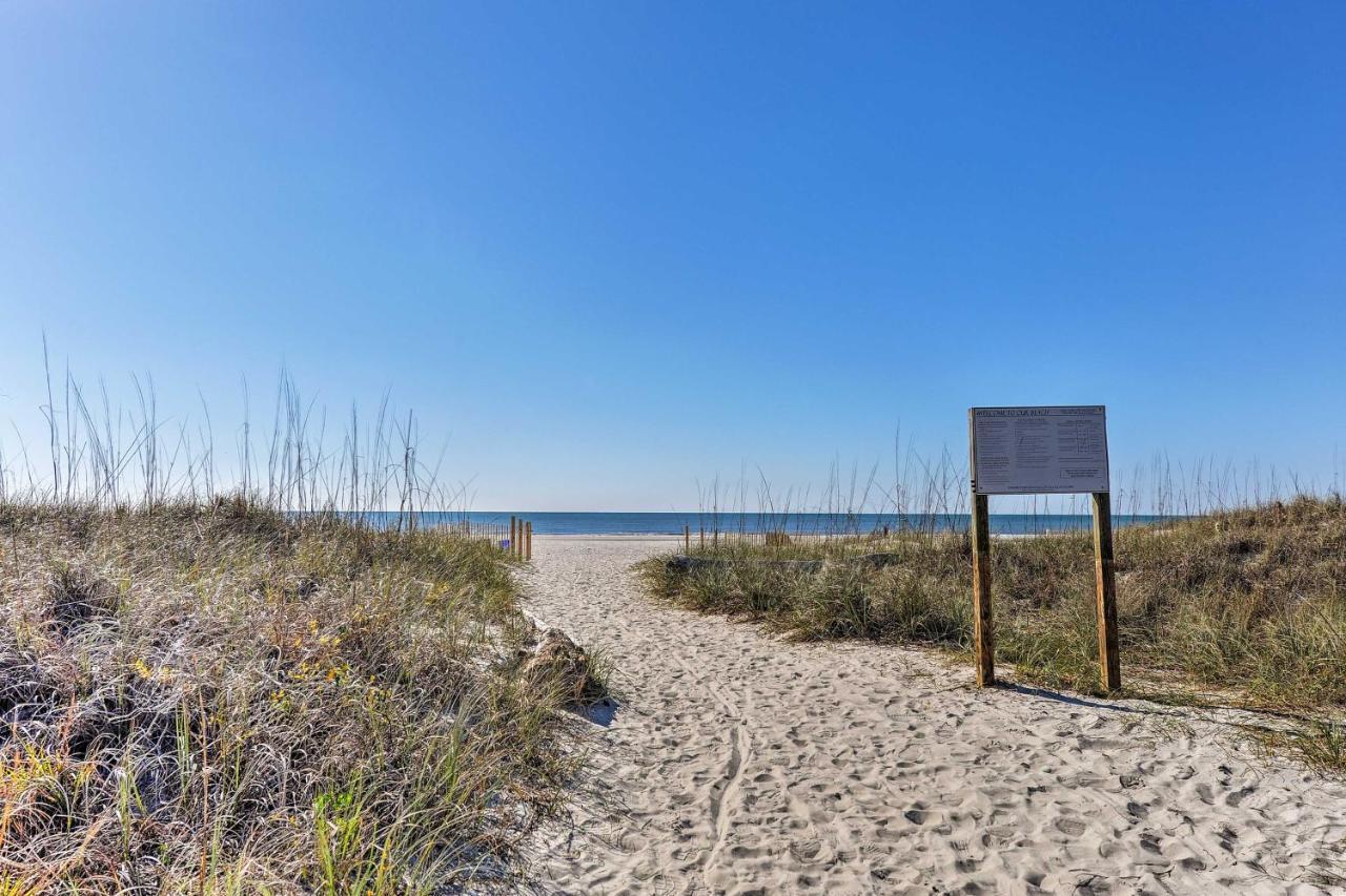 Hilton Head With Balcony Walk To Beach! Hilton Head Island