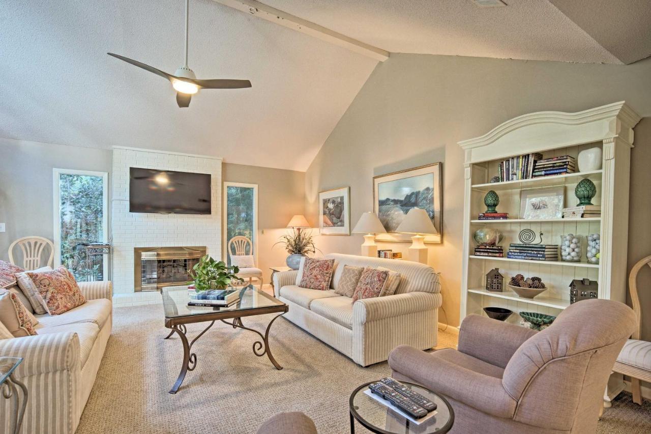 Hilton Head With Pool Access - 1 Mi To Beach!