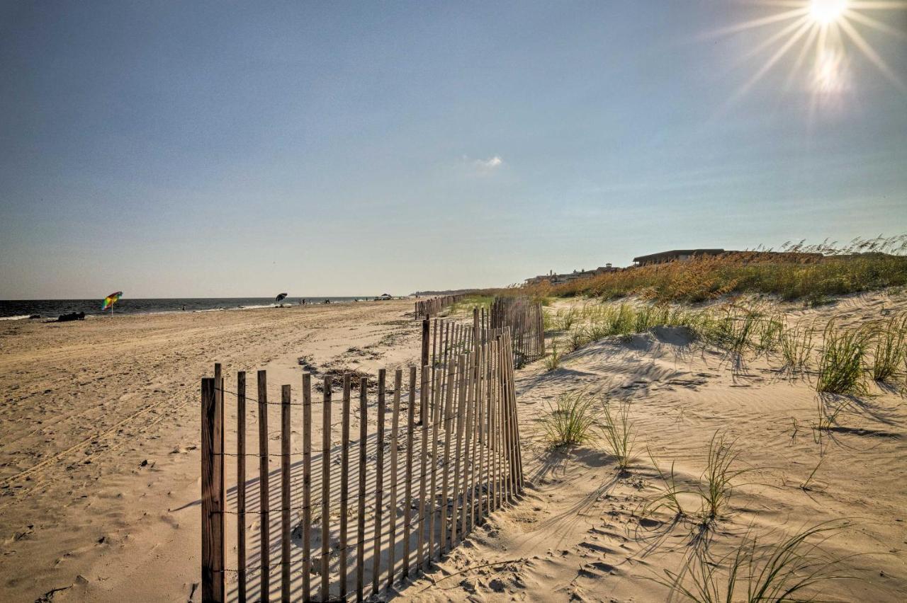 Apartment Coastal With Amenities - Steps To Beach!