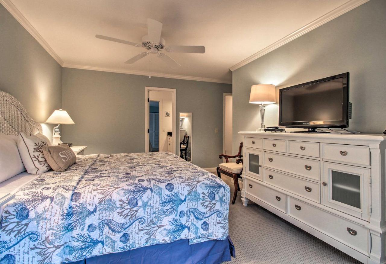 With Private Courtyard - Walk To Coligny Beach! *
