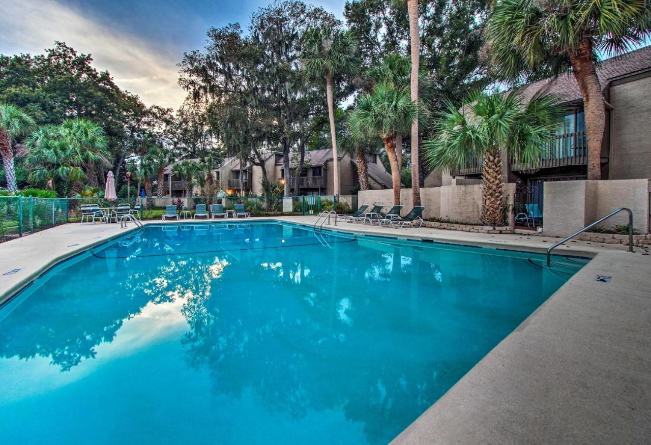 With Private Courtyard - Walk To Coligny Beach! Holiday home