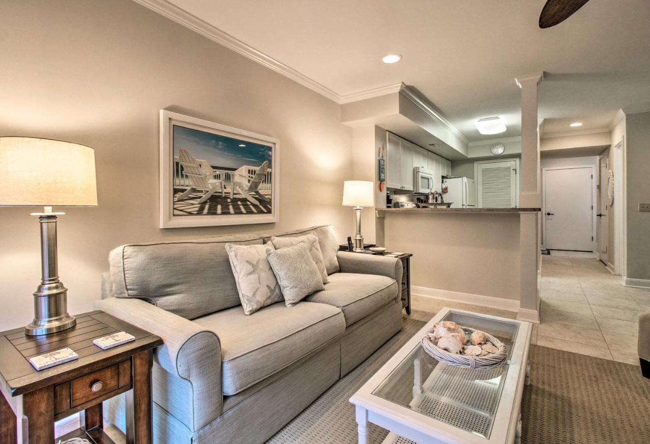 Holiday home With Private Courtyard - Walk To Coligny Beach! *