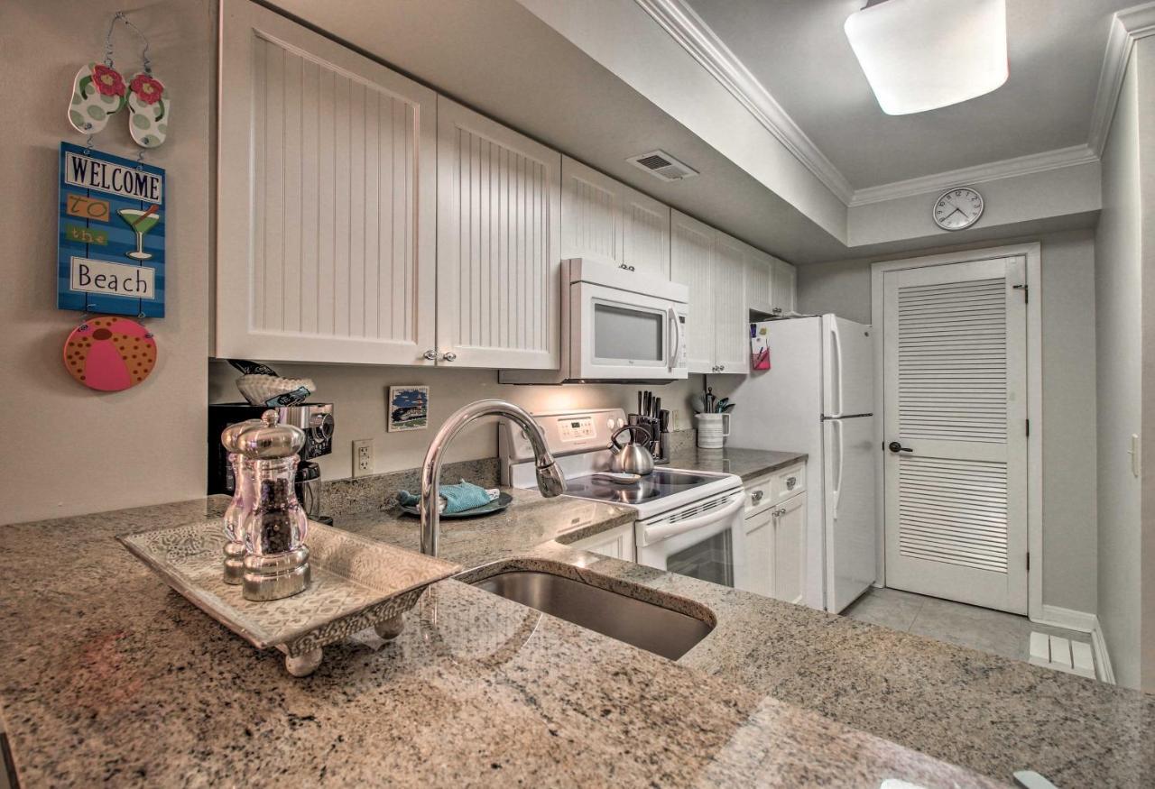 Holiday home With Private Courtyard - Walk To Coligny Beach!