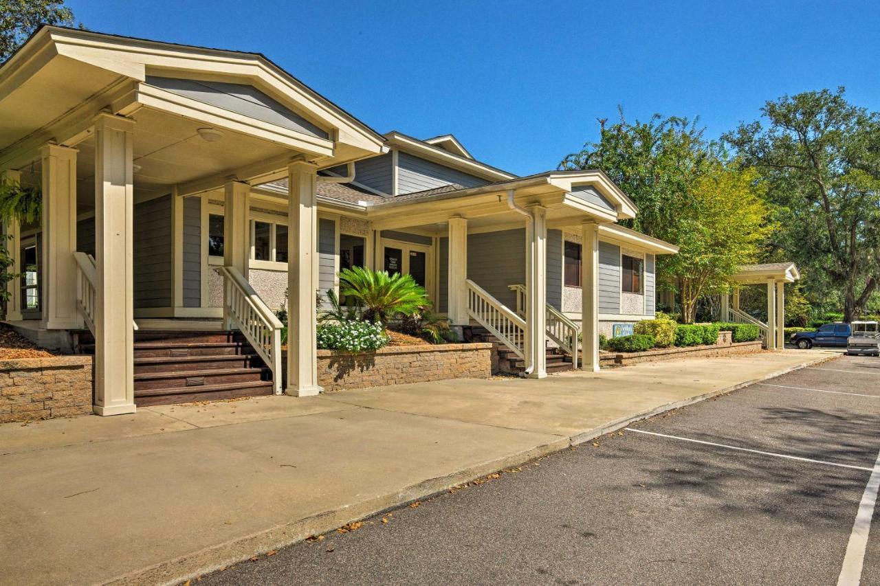 Hilton Head Pool Deck Access, Walk To *