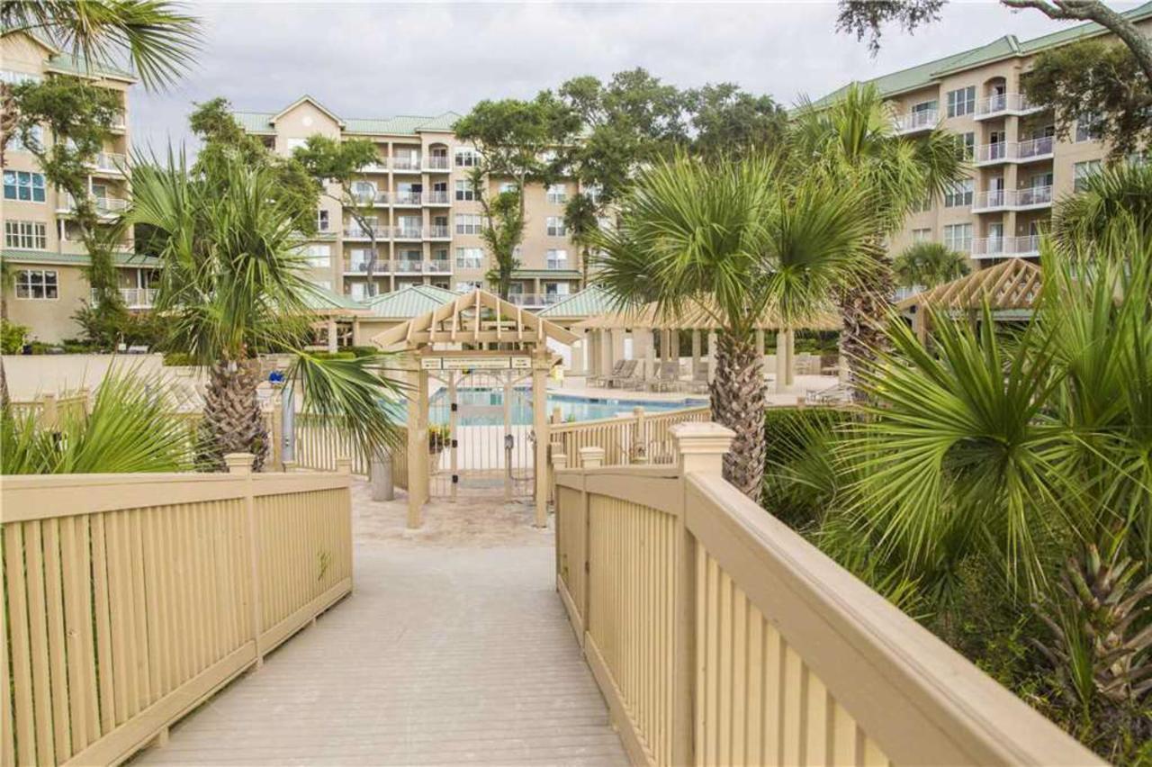 Hampton Place 5501 Apartment
