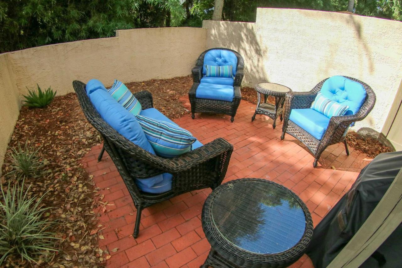 With Private Courtyard - Walk To Coligny Beach! * Hilton Head Island