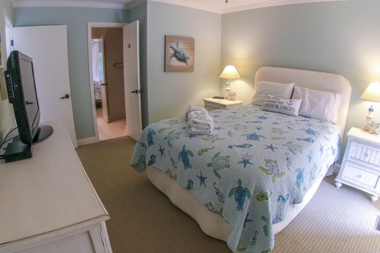 Holiday home With Private Courtyard - Walk To Coligny Beach! Hilton Head Island