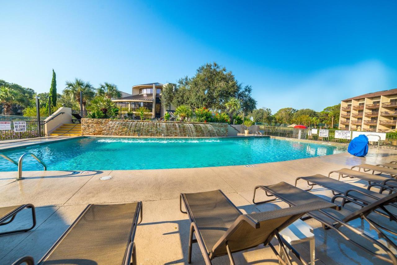 Apartment Island Club