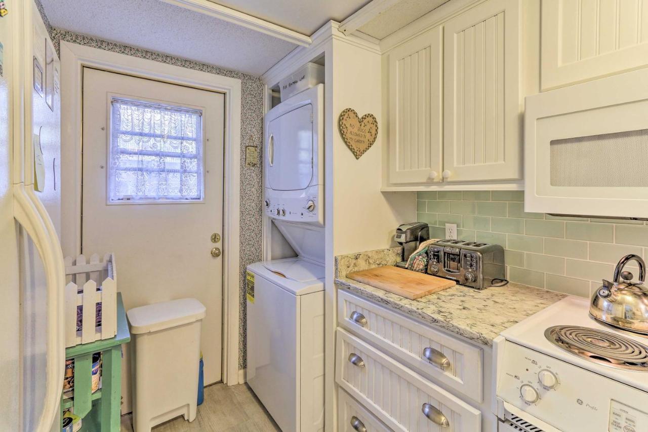 Hilton Head Close To And Coligny Plaza!