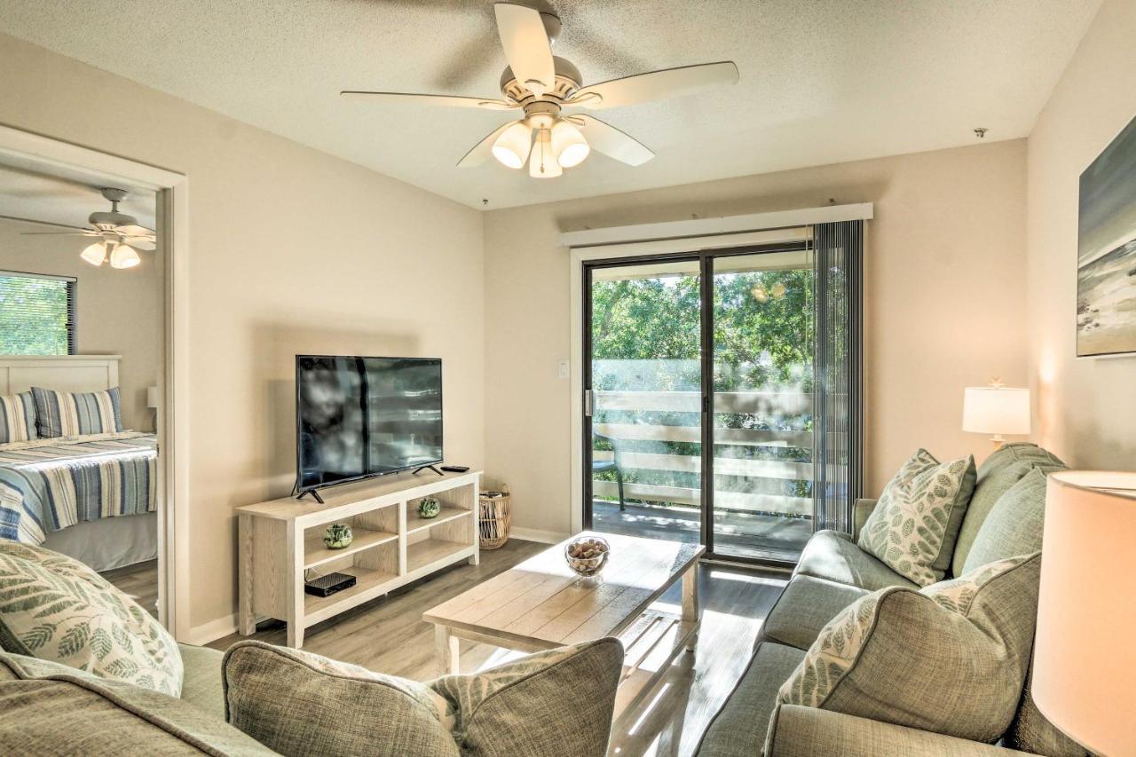 Apartment With Pool Walk To Beach! *