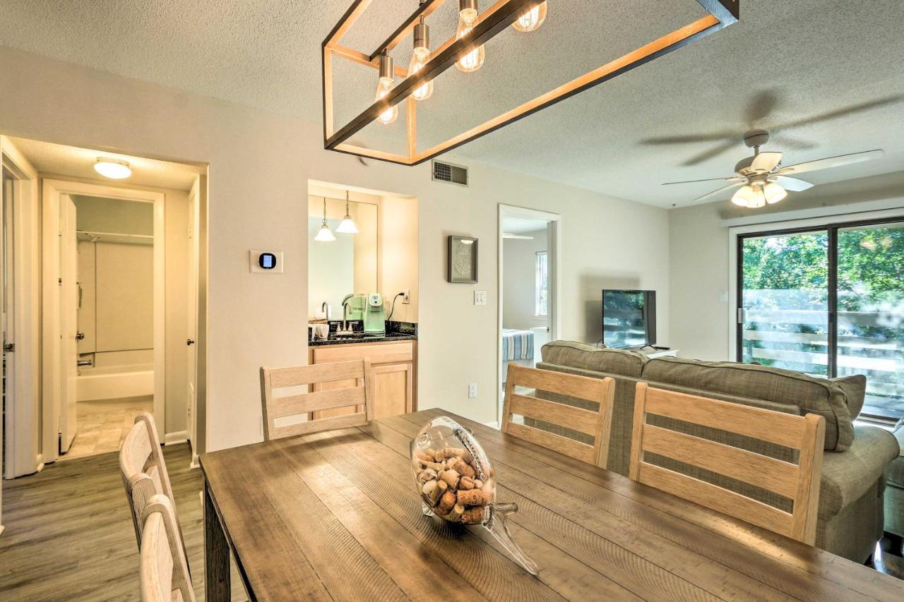 Apartment With Pool Walk To Beach!
