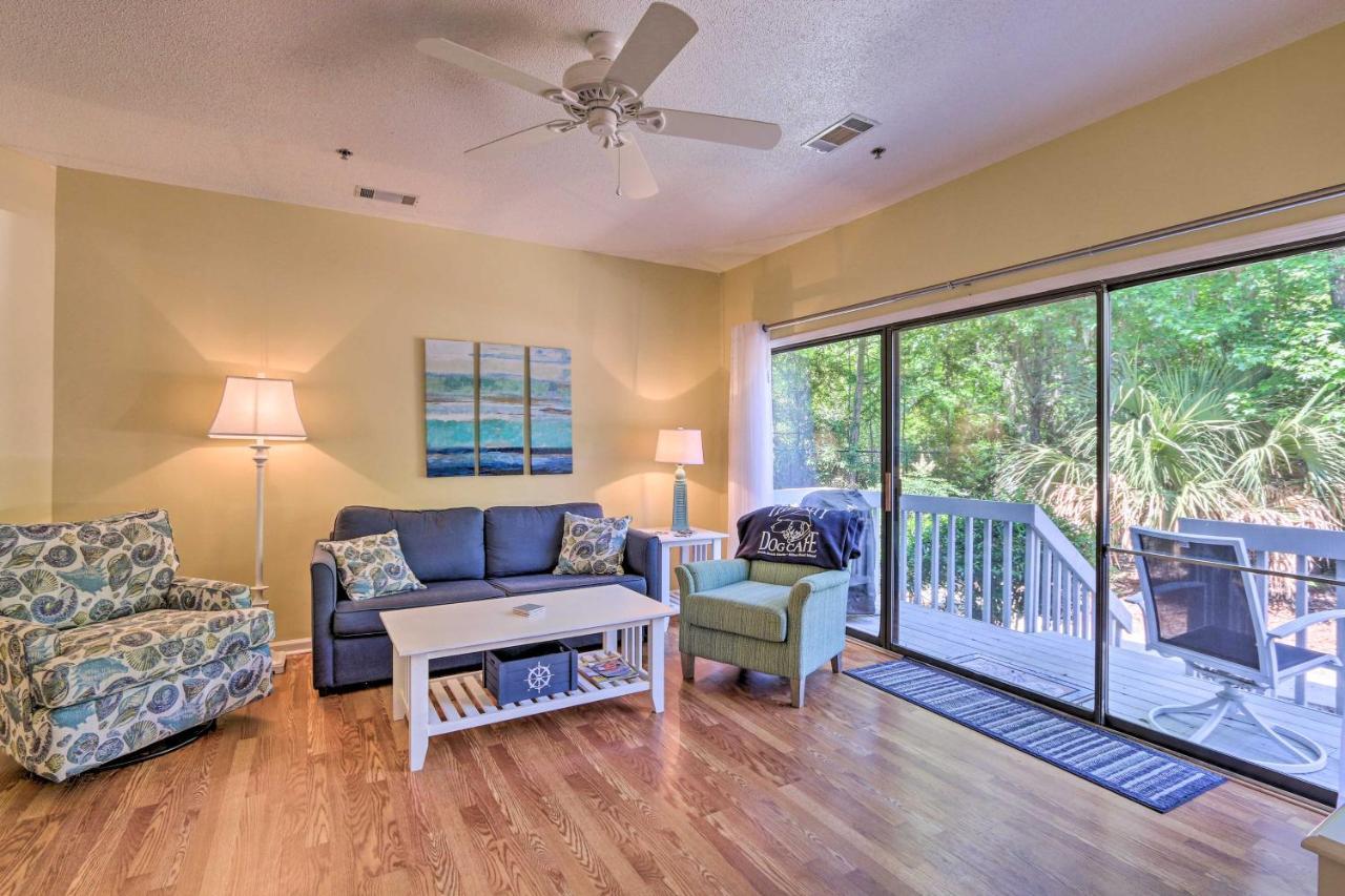 Hilton Head Getaway, Walk To Forest Beach! Holiday home *