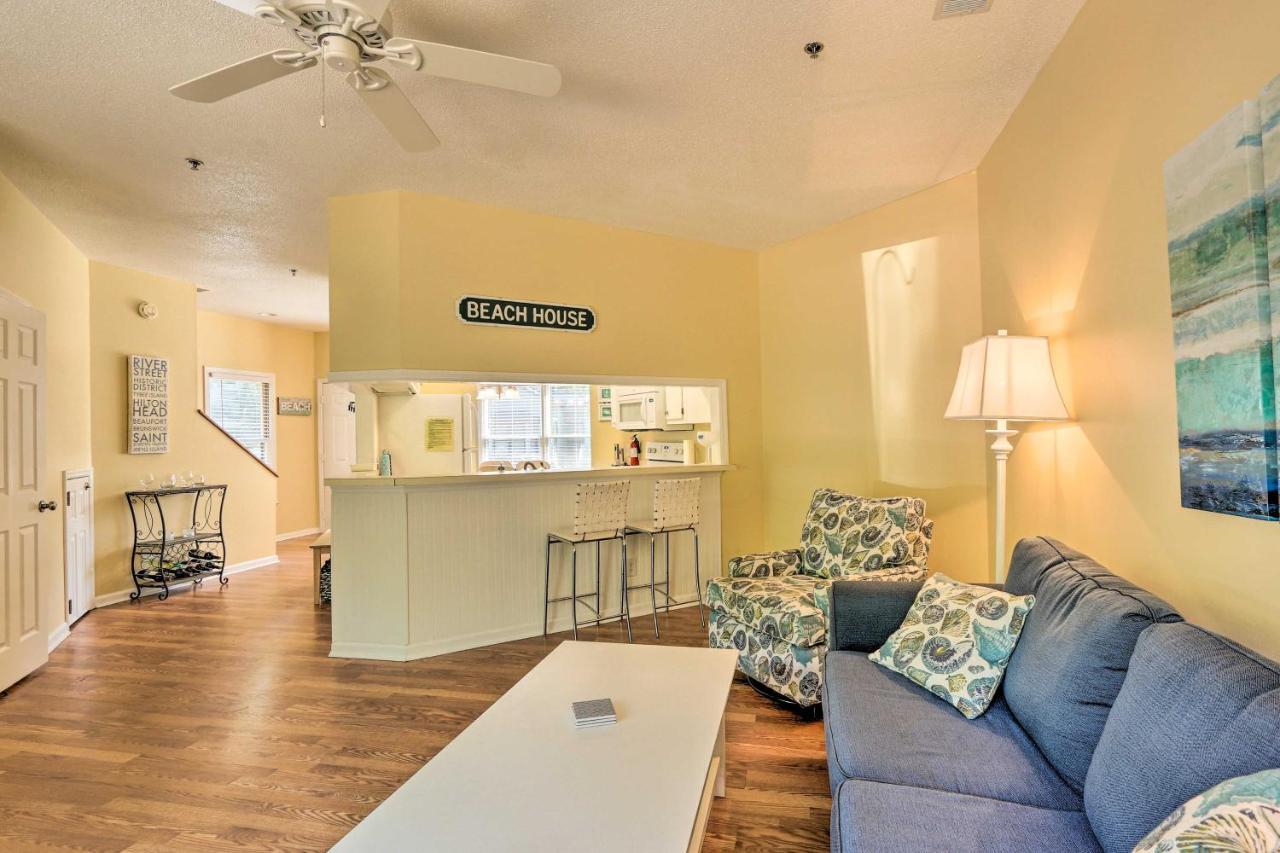 Hilton Head Getaway, Walk To Forest Beach! Holiday home *