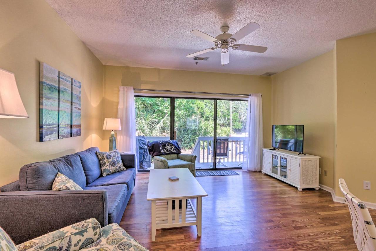 Hilton Head Getaway, Walk To Forest Beach! Holiday home *