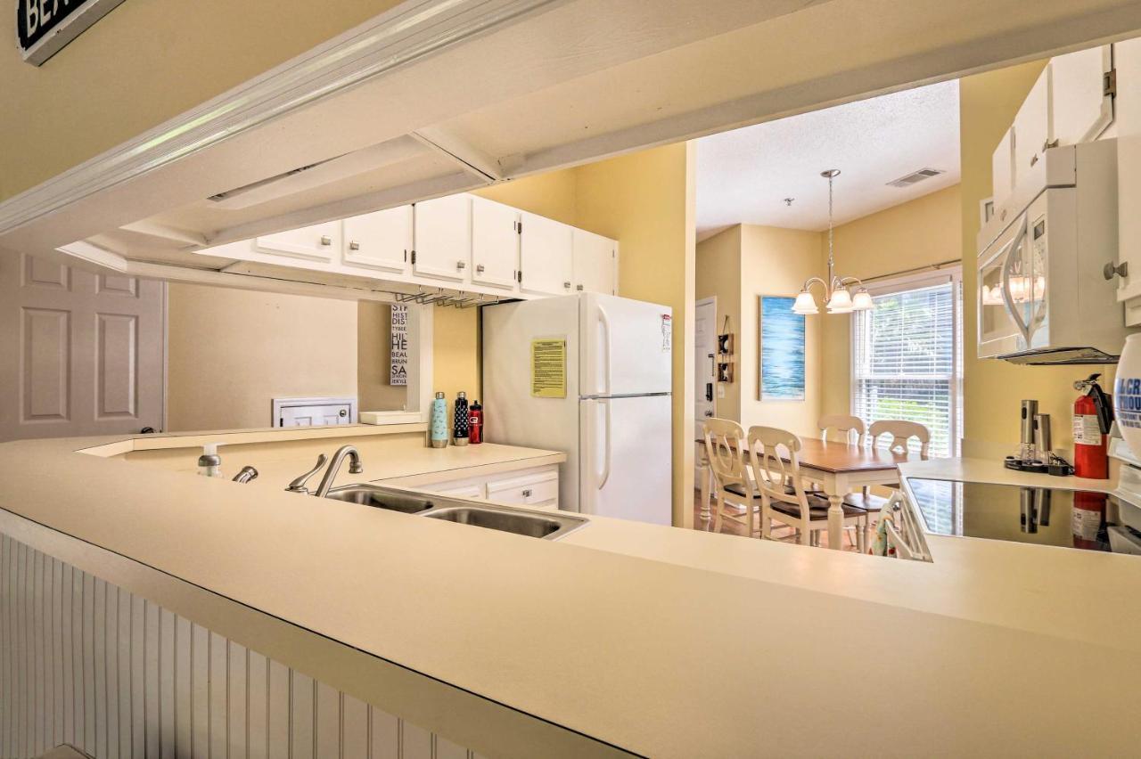Hilton Head Getaway, Walk To Forest Beach! Holiday home