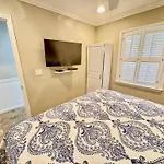 Oceanfront 1 Bedroom Oasis Breakers 208