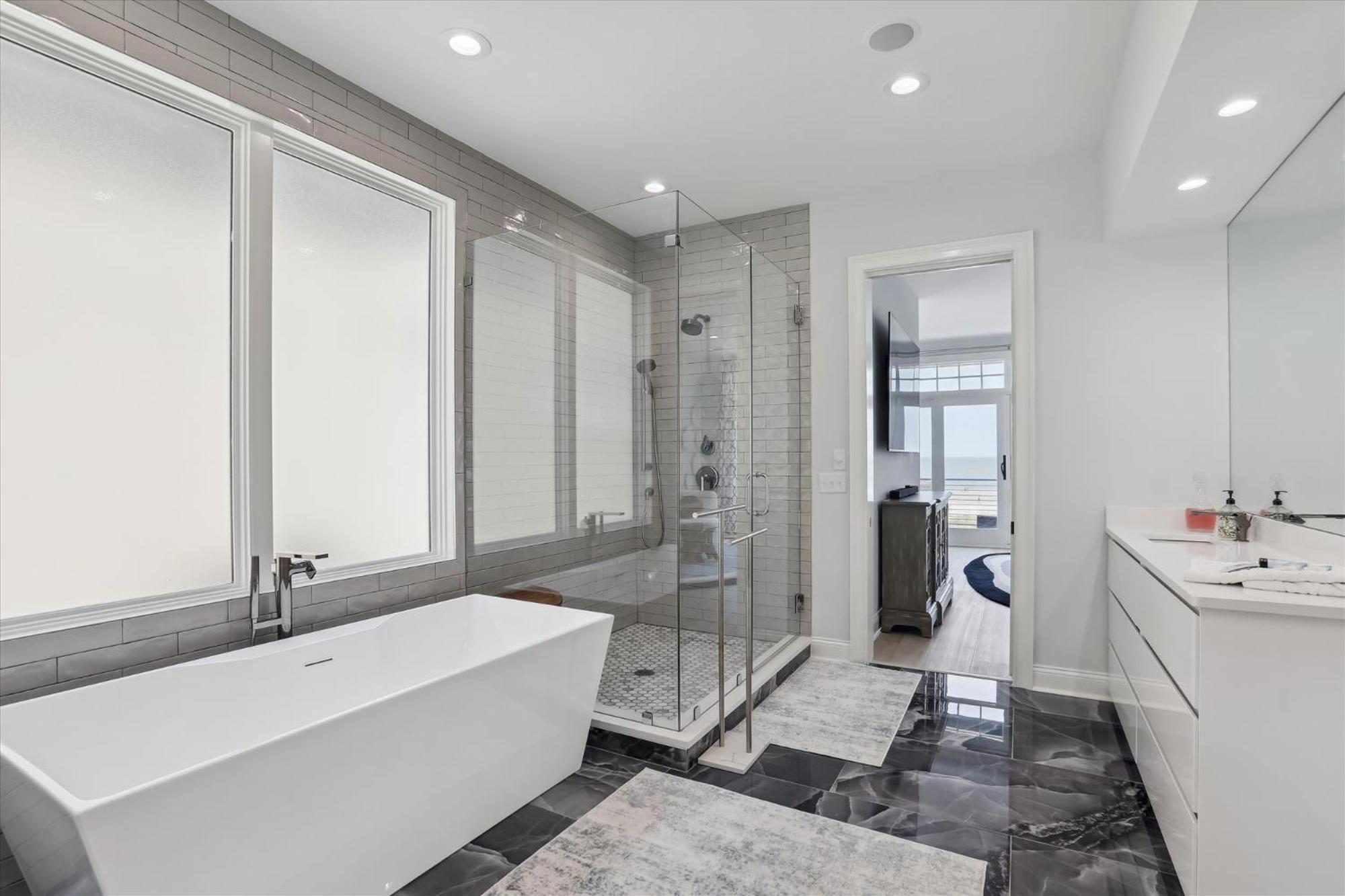 Holiday home 7 Singleton Place- Oceanfront, Private Pool, Renovated, Free Activities Included