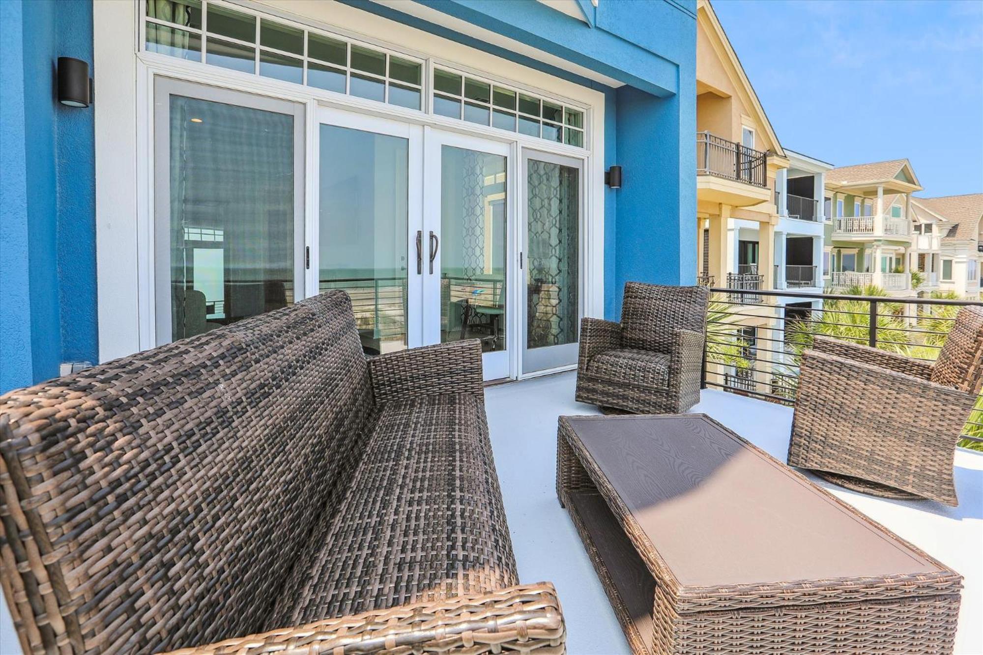 7 Singleton Place- Oceanfront, Private Pool, Renovated, Free Activities Included Holiday home