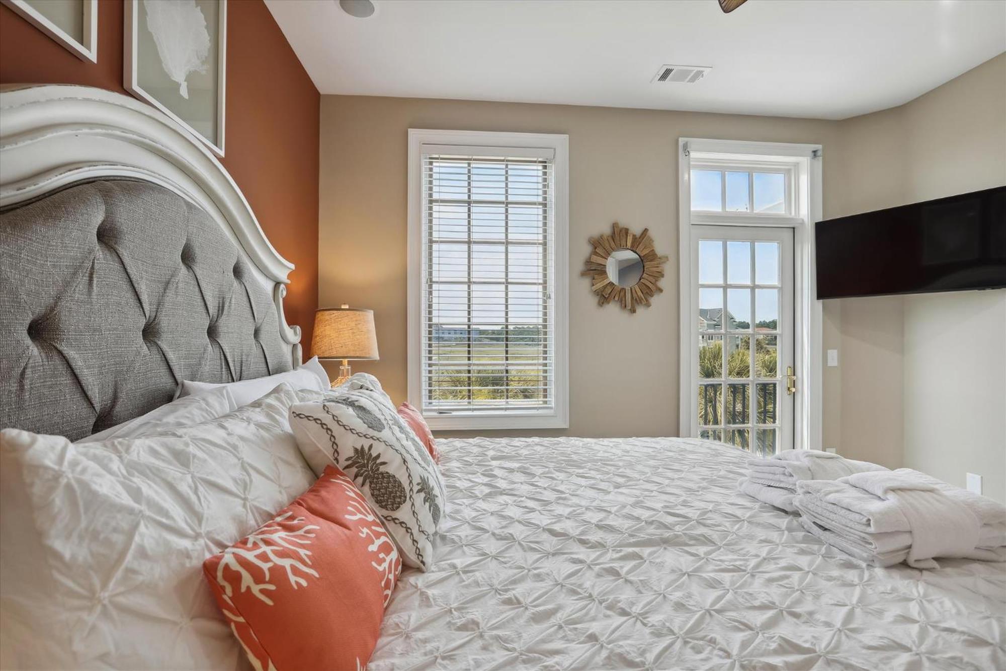 Holiday home 7 Singleton Place- Oceanfront, Private Pool, Renovated, Free Activities Included *