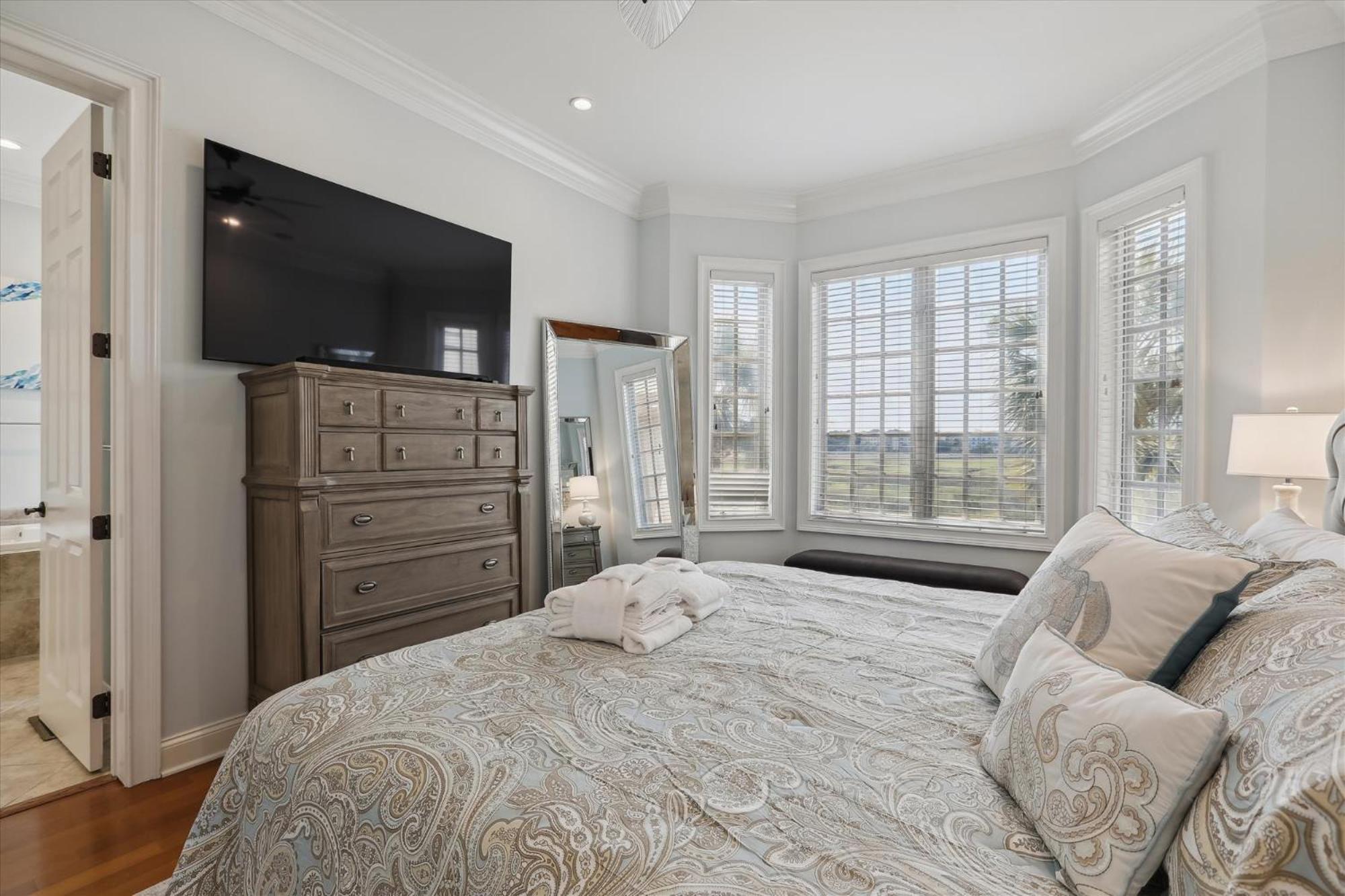 7 Singleton Place- Oceanfront, Private Pool, Renovated, Free Activities Included *
